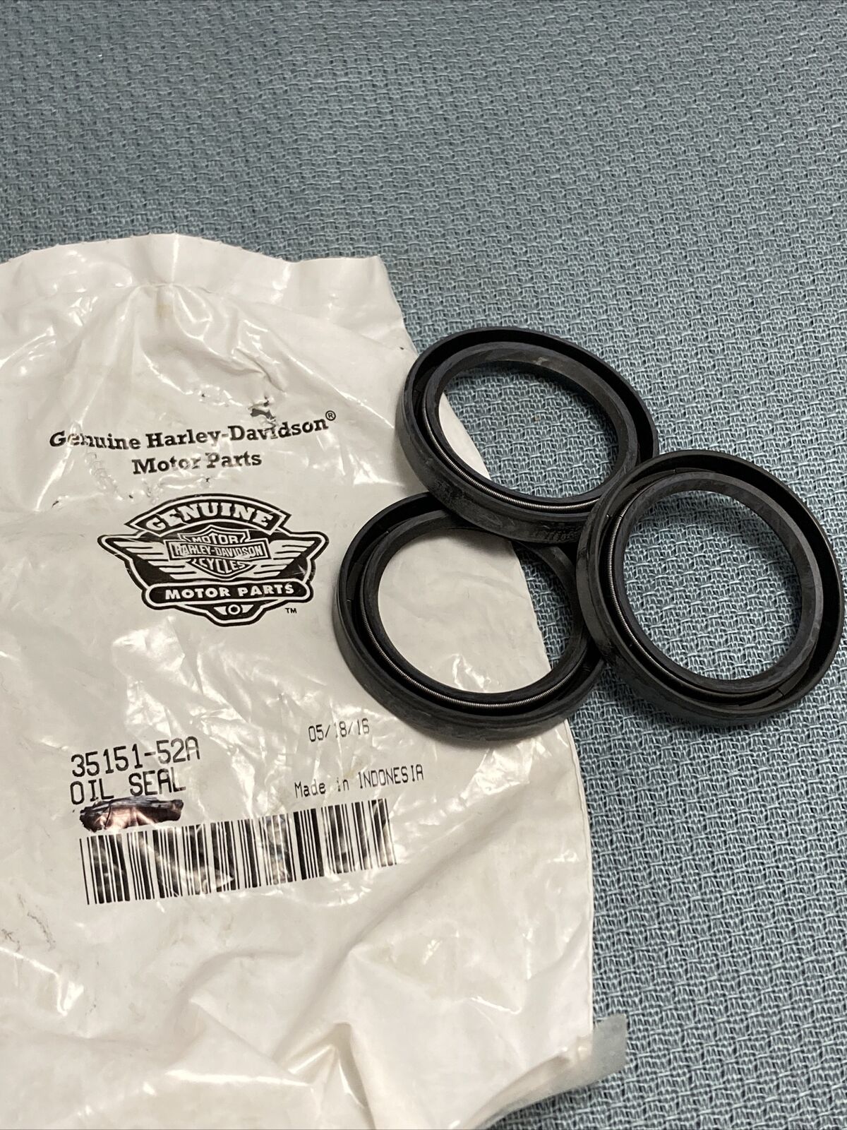 QTY 3 NEW GENUINE HARLEY DAVIDSON 35151-52A OIL SEAL