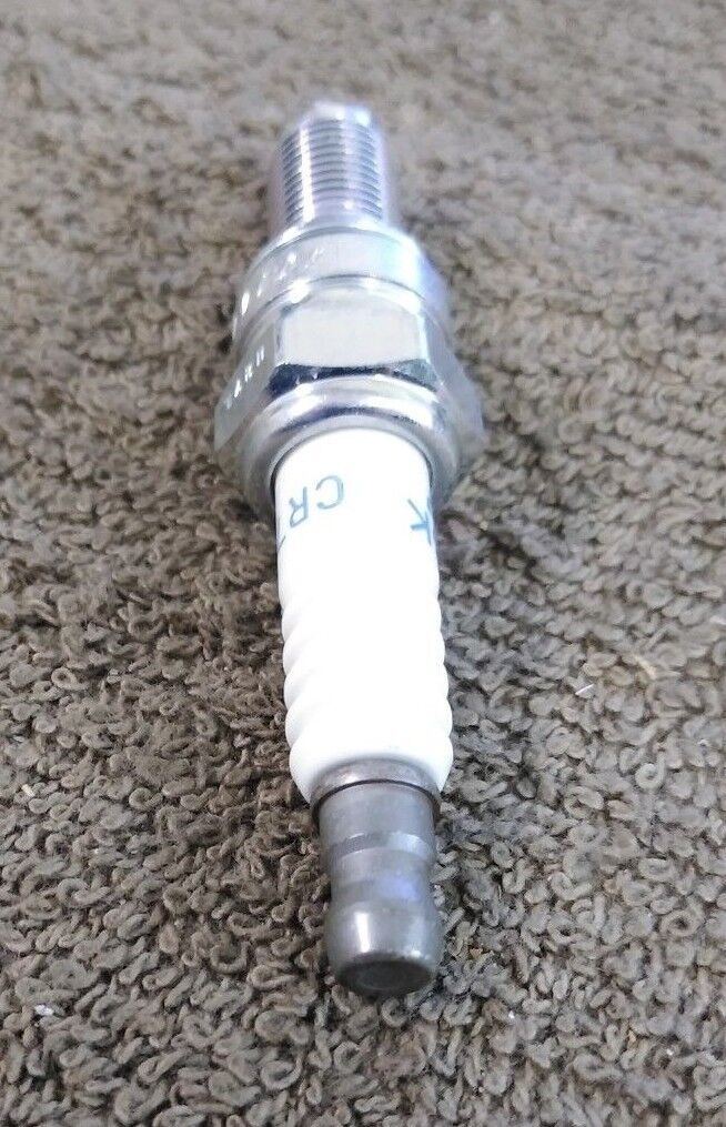 NEW NGK Spark Plug 4455 / CR7EKB / 5 Pack