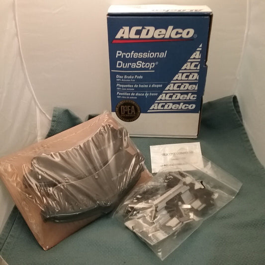NEW ACDELCO 17D882CH Ceramic Front Disc Brake Pad Kit GM 19108013