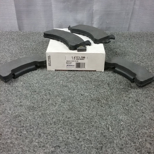 NEW ACDELCO 171-795 Pad Kit, Front Disc Brake GM 12376257