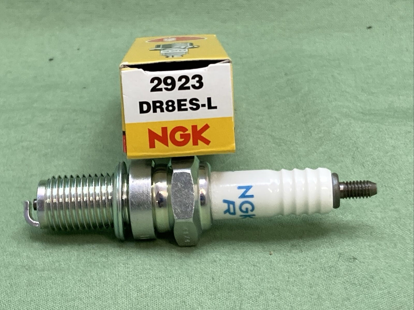 QTY 2 NEW NGK 2923 DR8ES-L SPARK PLUG