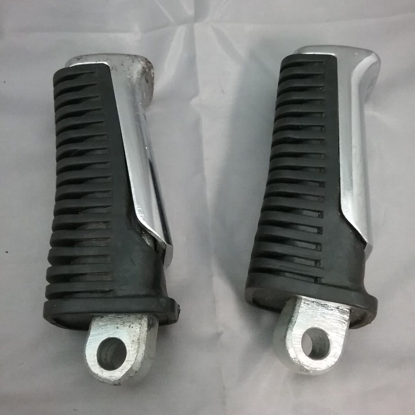 SUZUKI INTRUDER VS800 PESSANGER FOOT PEGS LEFT&RIGHT