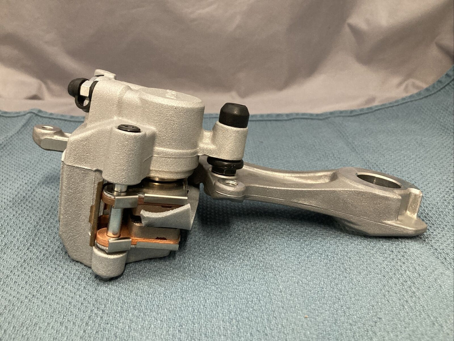 NEW GENIUNE YAMAHA 1C3-2580W-10 Caliper Assembly, Rear 2