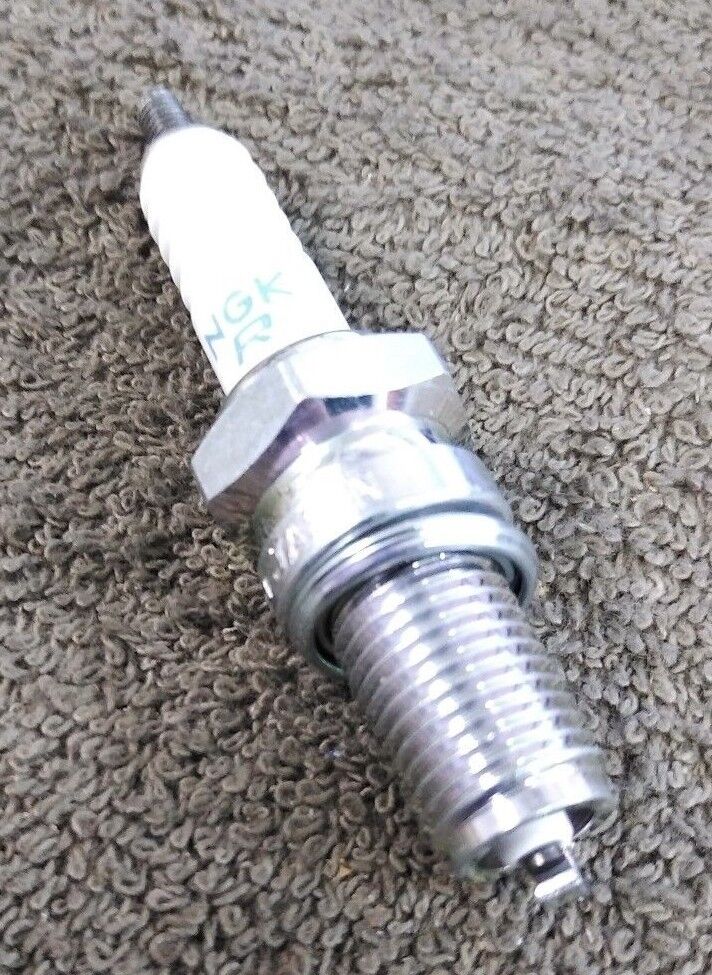 NEW NGK Spark Plug 7162 / DR9EA