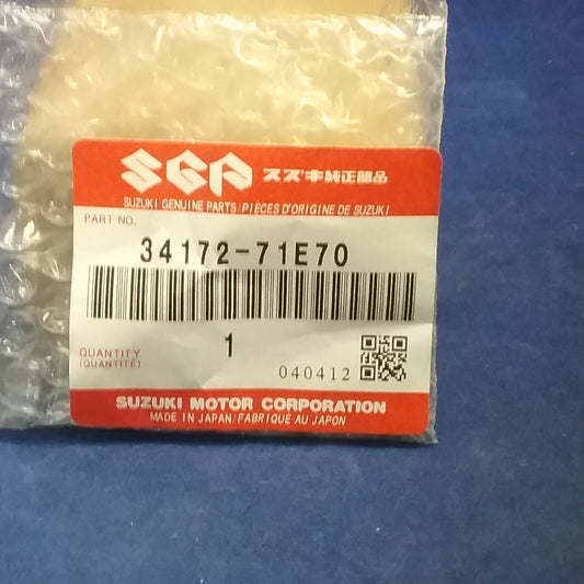 NEW GENUINE SUZUKI 34172-71E70 SOCKET, SPEEDOMETER TL1000S VL1500