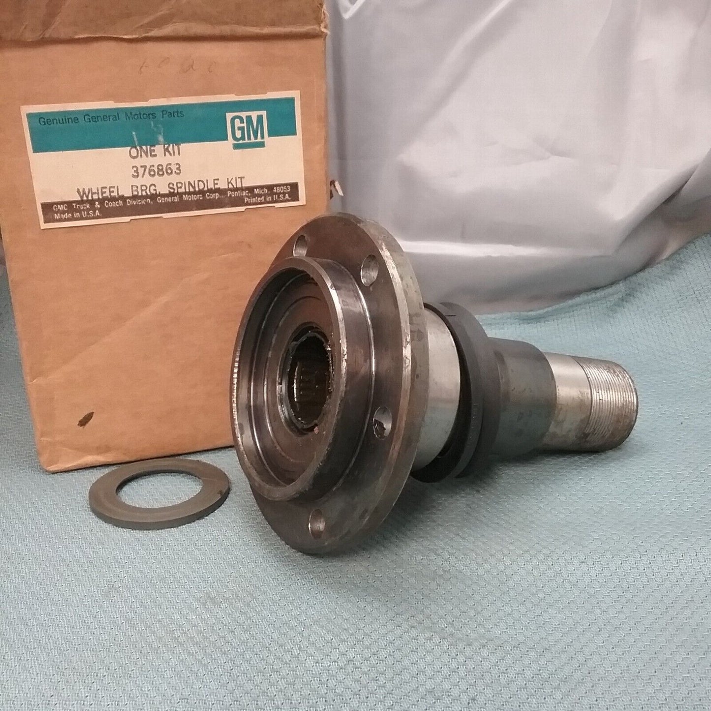 NEW GENUINE GM 376863 WHEEL BEARING SPINDLE KIT