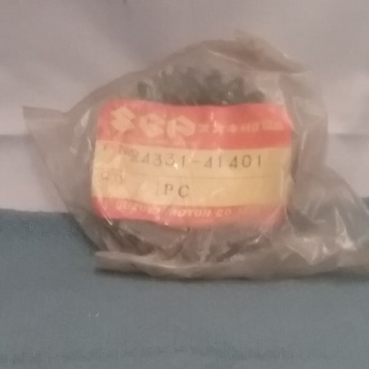 NEW GENUINE SUZUKI 24331-41401 GEAR, 3RD DRIVEN PE250 1977-1979