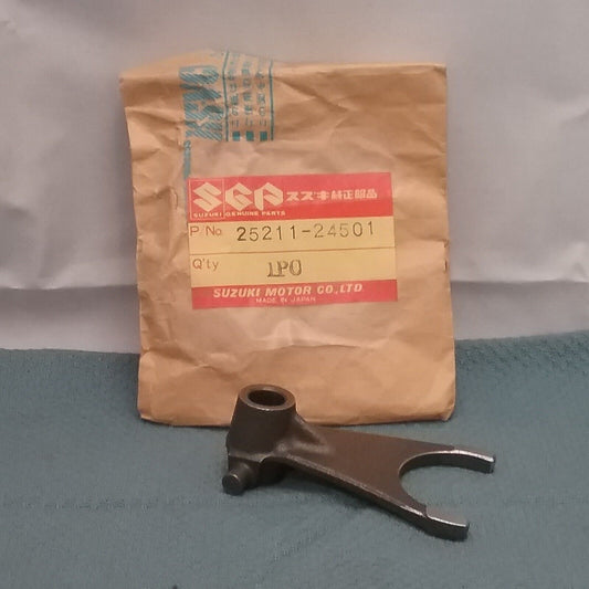NEW GENUINE SUZUKI 25211-24501 GEAR SHIFT FORK QUADRUNNER LT250