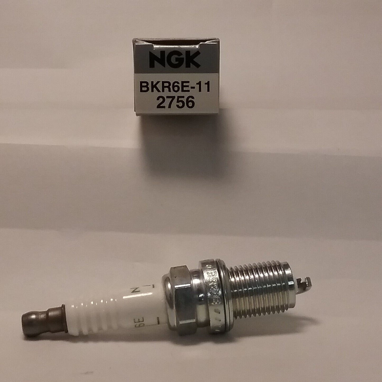 QTY 2, NEW NGK 2756 BKR6E-11 V-Power Spark Plug