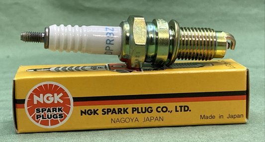 QTY 2 NEW NGK 4730 DPR8Z SPARK PLUG