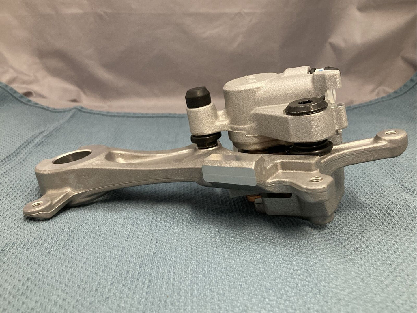 NEW GENIUNE YAMAHA 1C3-2580W-10 Caliper Assembly, Rear 2