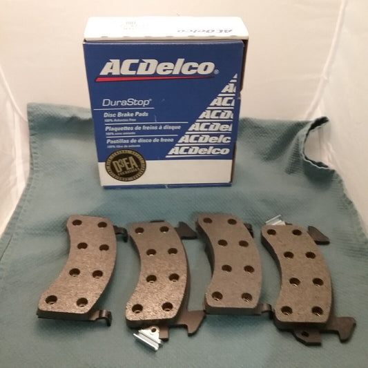 NEW ACDELCO 17D154M Semi-Metallic Disc Brake Pad Set GM 18028735