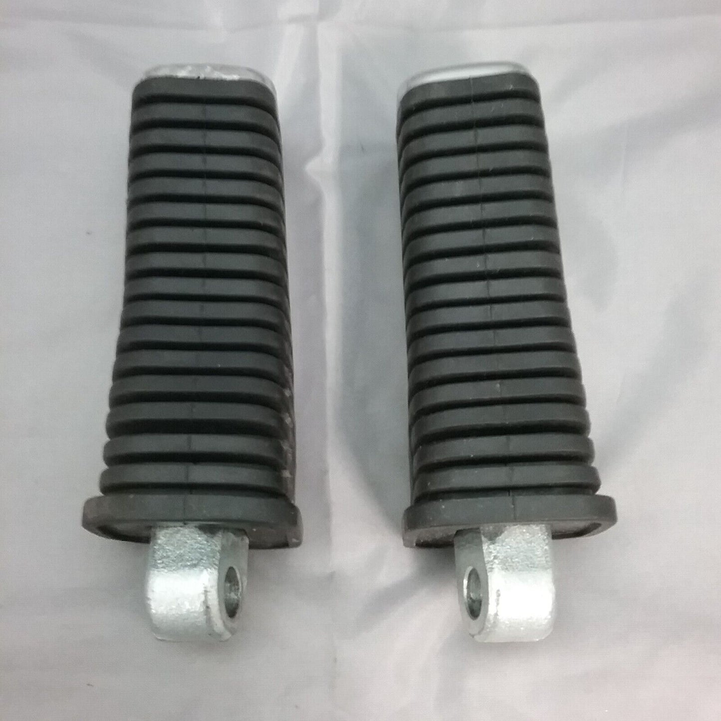 SUZUKI INTRUDER VS800 PESSANGER FOOT PEGS LEFT&RIGHT