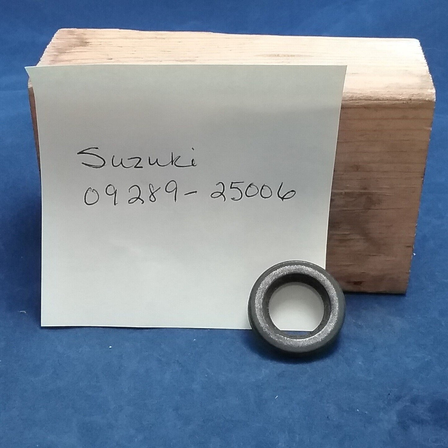NEW GENUINE SUZUKI 09289-25006 OIL SEAL PISTON-CRANKSHAFT GT750