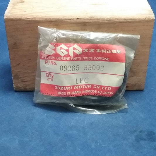 NEW GENUINE SUZUKI 09285-33002 DUST SEAL, OUTER REAR WHEEL, RH LT250