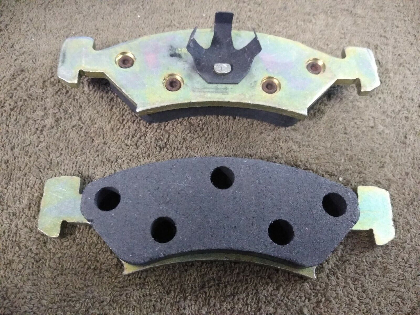 Brake Pad Set / 4 Disc Pads / One Axle Set / 200 FF FA / YK3