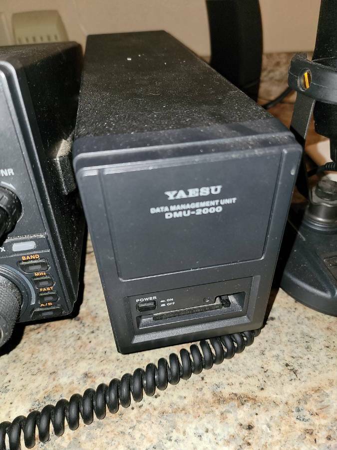 YAESU HF Transceiver FT-2000D FP-2000 Power Supply DMU-2000 MD-200 Mic, Monitor