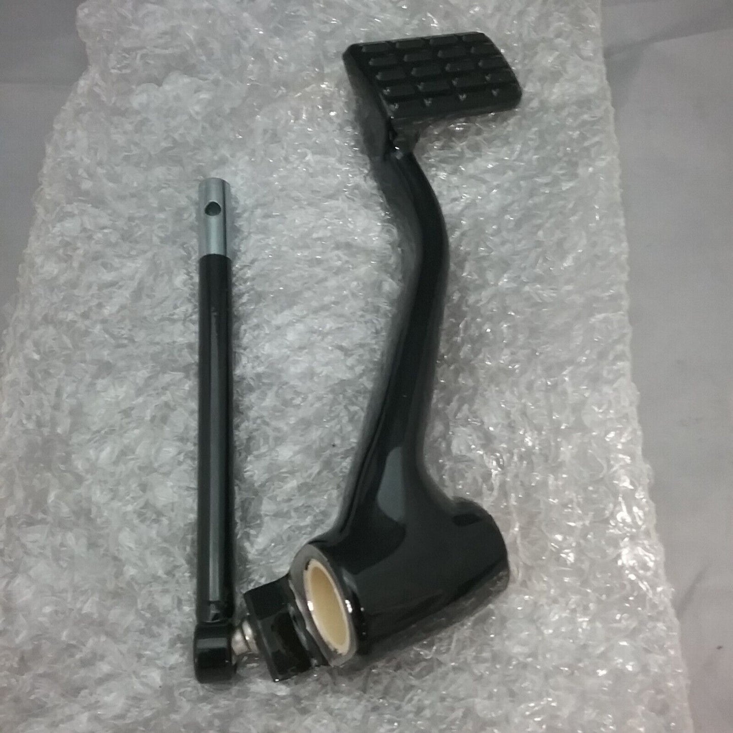 NEW HARLEY DAVIDSON 50600024 BRAKE PEDAL RIGHT MID CONTROL BLACK