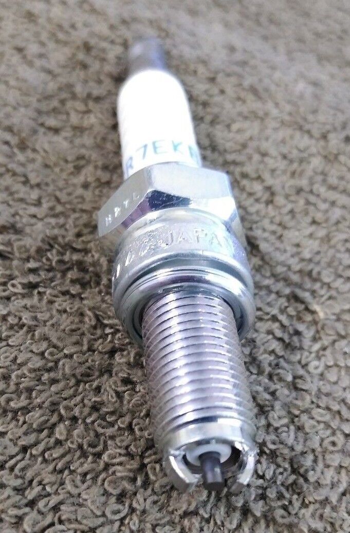 NEW NGK Spark Plug 4455 / CR7EKB / 5 Pack