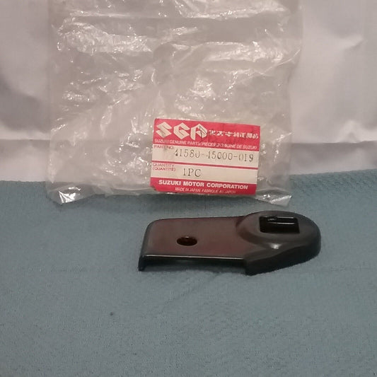 NEW GENUINE SUZUKI 41580-45000-019 BRACKET, RH TURN SIGNAL LAMP GS550 GS750