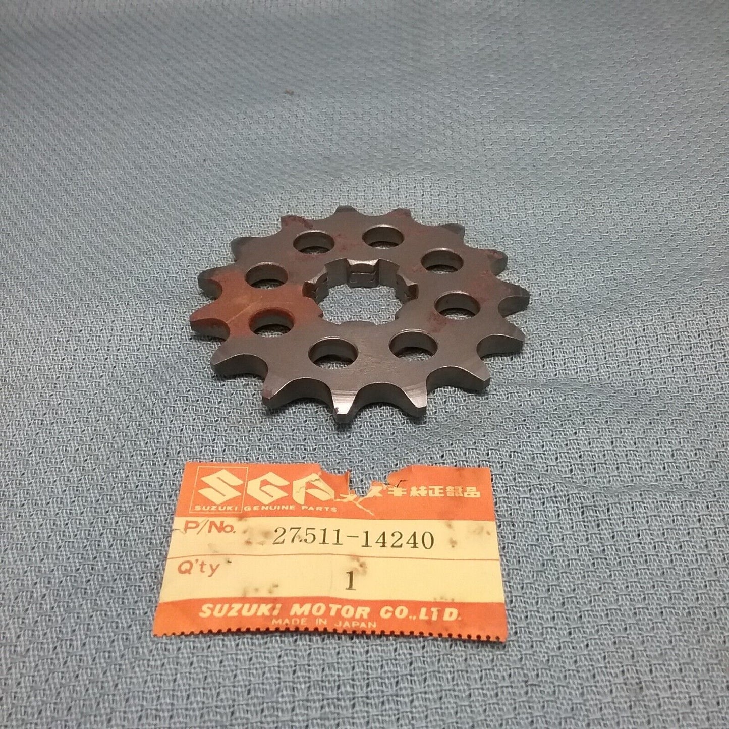 NEW GENUINE SUZUKI 27511-14240 FRONT DRIVE SPROCKET, 15T