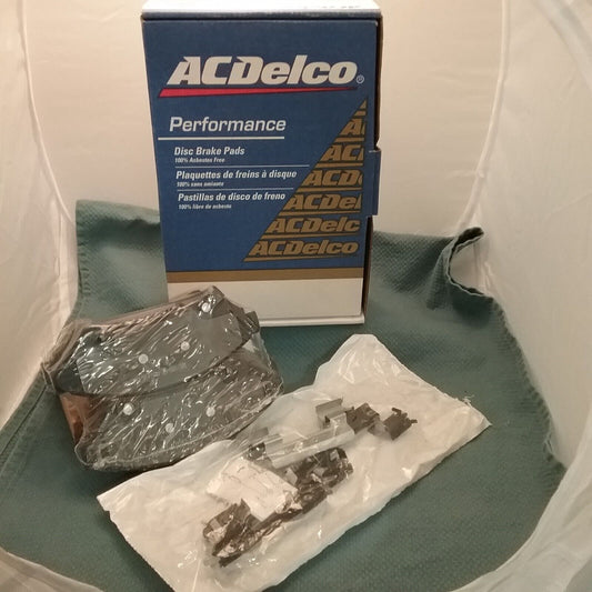 NEW ACDELCO 17D1075CH Ceramic Front Disc Brake Pad Kit GM 19201448