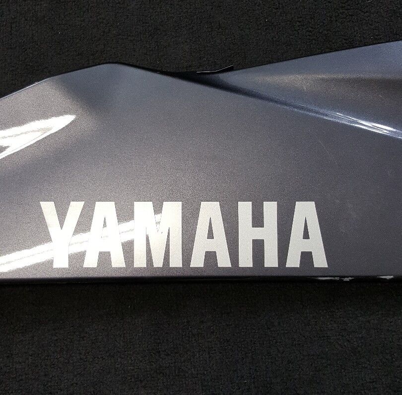 USED GENUINE YAMAHA 2C0-28395-00 YZF R6 Right Lower Mid Fairing Cowl Silver