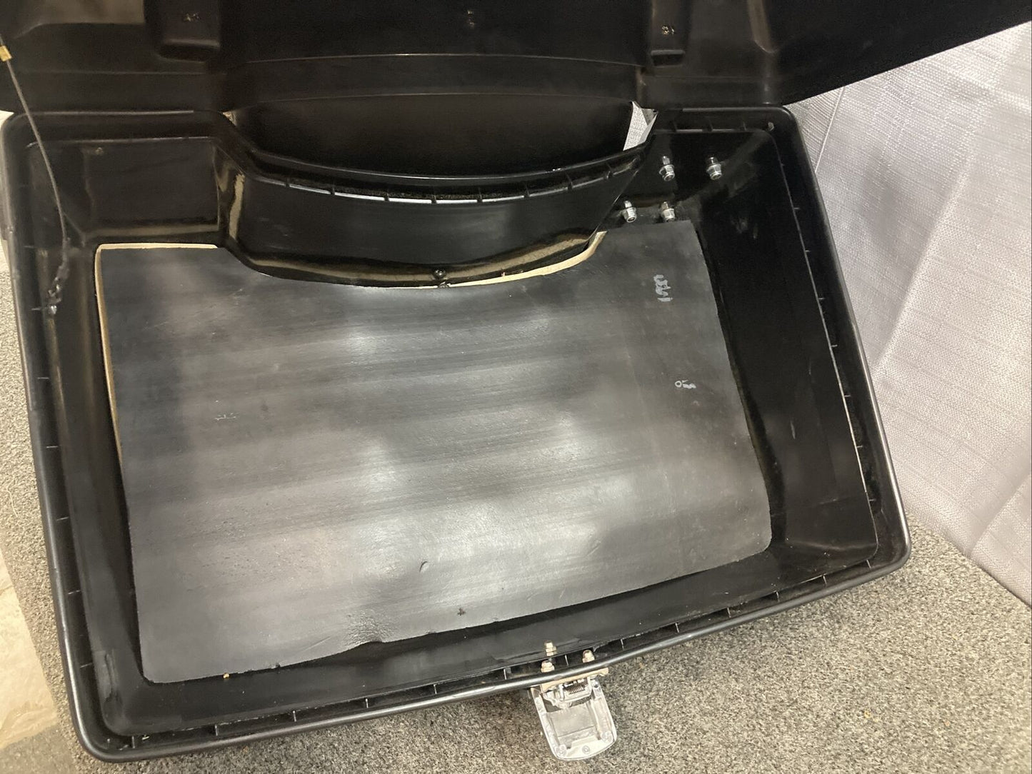 HARLEY DAVIDSON ELECTRA GLIDE TOURING REAR TRUNK COMPARTMENT