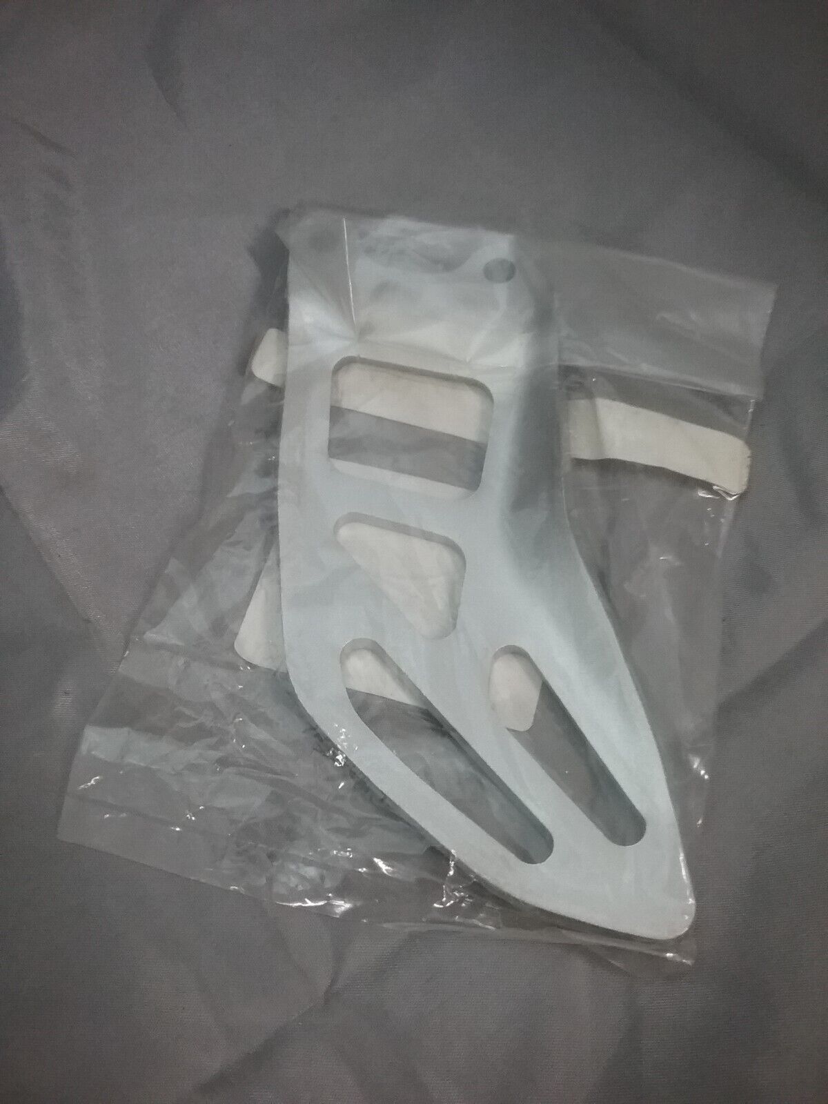 NEW GENUINE SUZUKI 43576-47H10 GUARD, FR FOOTRE GSX-R1000