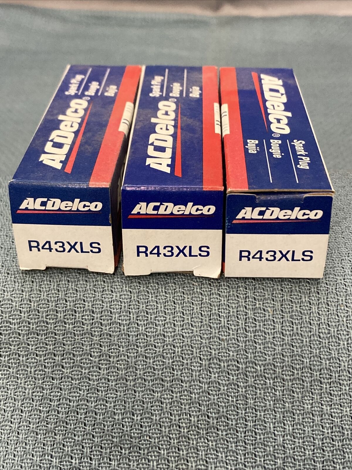 QTY 3 NEW ACDELCO R43XLS SPARK PLUG 5613522