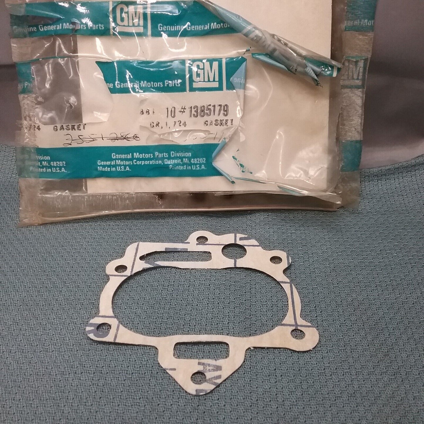 NEW GENUINE GM 1385179 GASKET, OIL PUMP