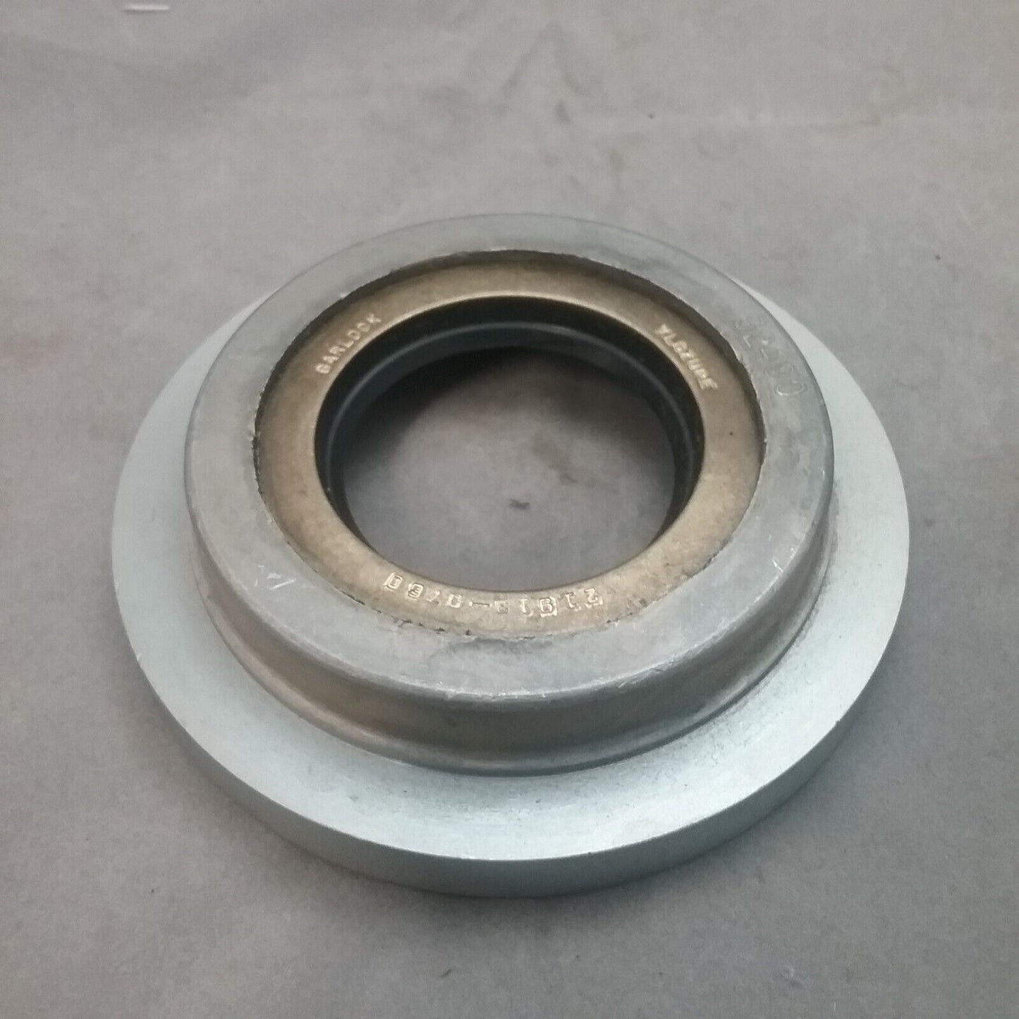 NEW MERCURY 32490A1 OIL SEAL MERCRUISER STERNDRIVE CARRIER ASSEMBLY