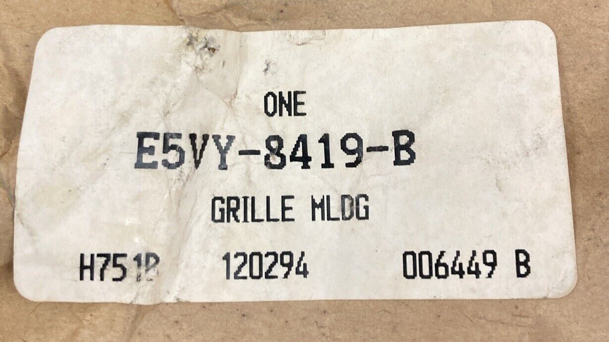 NEW GENUINE F0RD E5VY-8419-B GRILLE Molding FITS  1995-1997 Lincoln Town Car