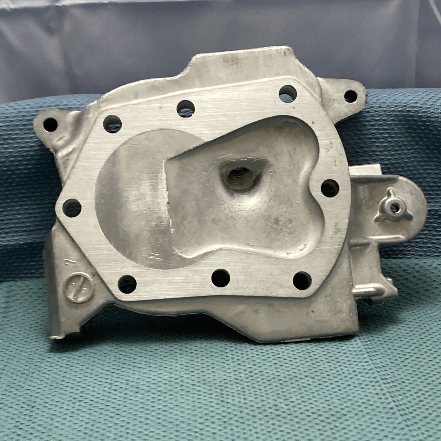 NEW GENUINE TELEDYNE TOTAL POWER 227-13001-13/EY2271330103 CYLINDER HEAD