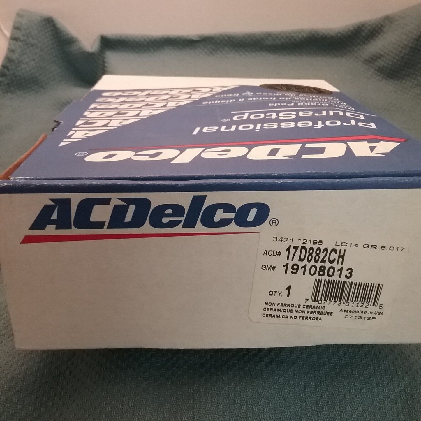 NEW ACDELCO 17D882CH Ceramic Front Disc Brake Pad Kit GM 19108013