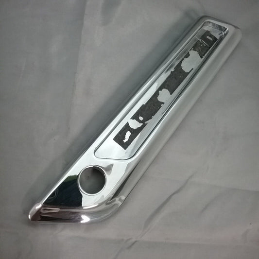 HARLEY DAVIDSON 90200448 Chrome  LEFT Latch Cover Touring Saddlebag Faceplate