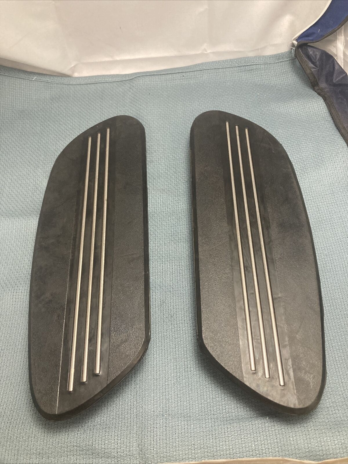 GENUINE HARLEY DAVIDSON 50684-11/50689-11 PAD, RH AND LH/FTBRD PAIR