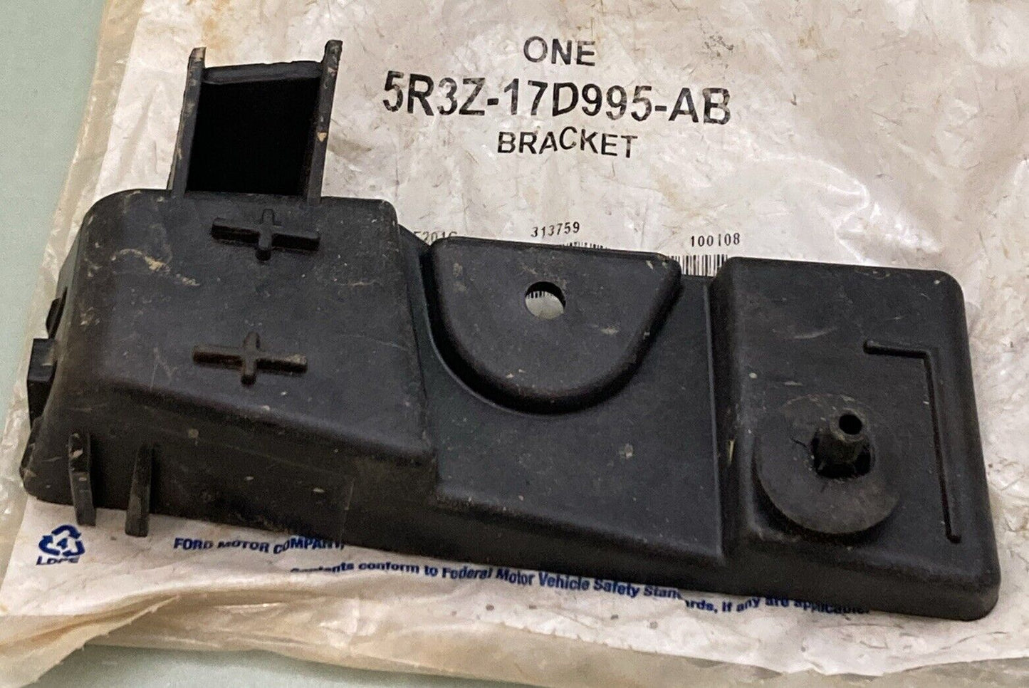 NEW GENUINE FORD 5R3Z-17D995-AB Bracket - Bumper Mounting