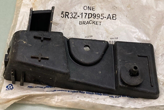 NEW GENUINE FORD 5R3Z-17D995-AB Bracket - Bumper Mounting