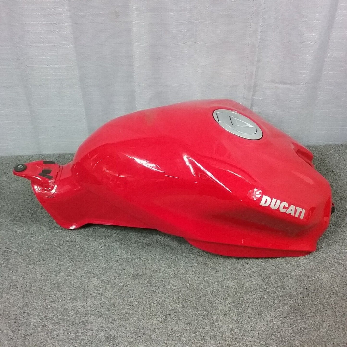 GENUINE DUCATI 58612061AA TANK, RED Panigale 899 14-15 Panigale 959 16-19