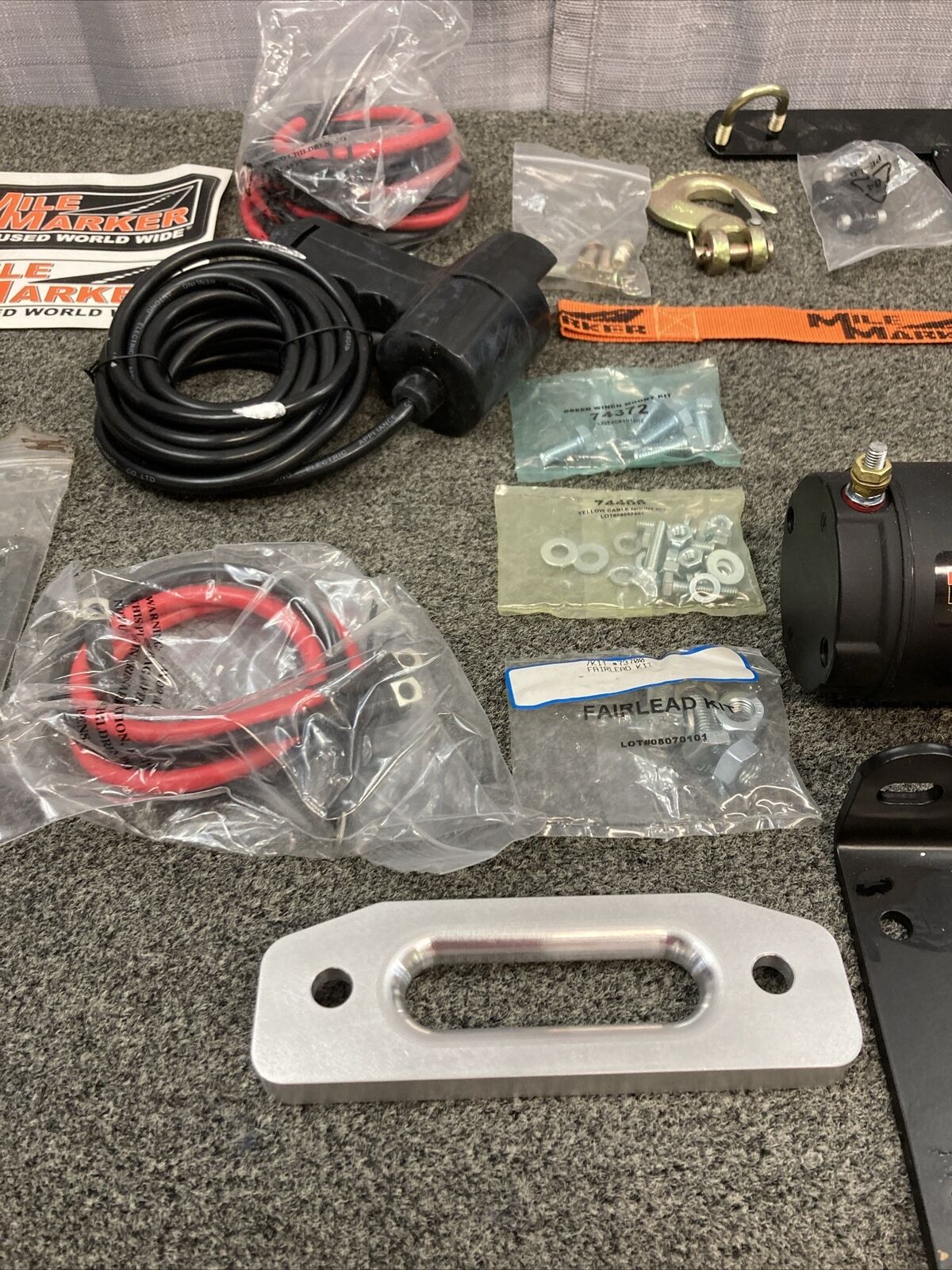 NEW GENUINE MILE MARKER 2500LB PE2.5 WINCH W/ SYNTHETIC ROPE, TWO REMOTES