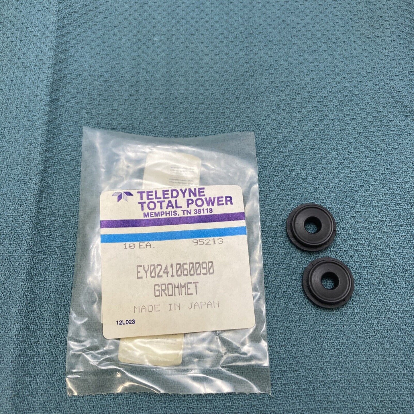 QTY 2 NEW TELEDYNE TOTAL POWER 024-10600-90 GROMMET