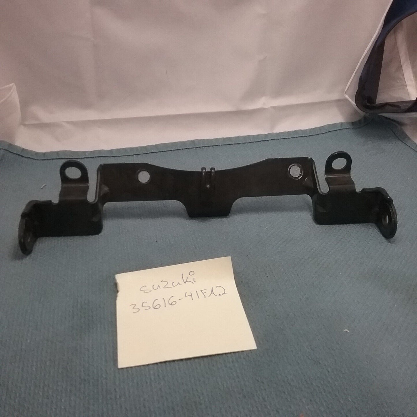 NEW SUZUKI 35616-41FA2 BRACKET 2004-2020 BOULEVARD C50T