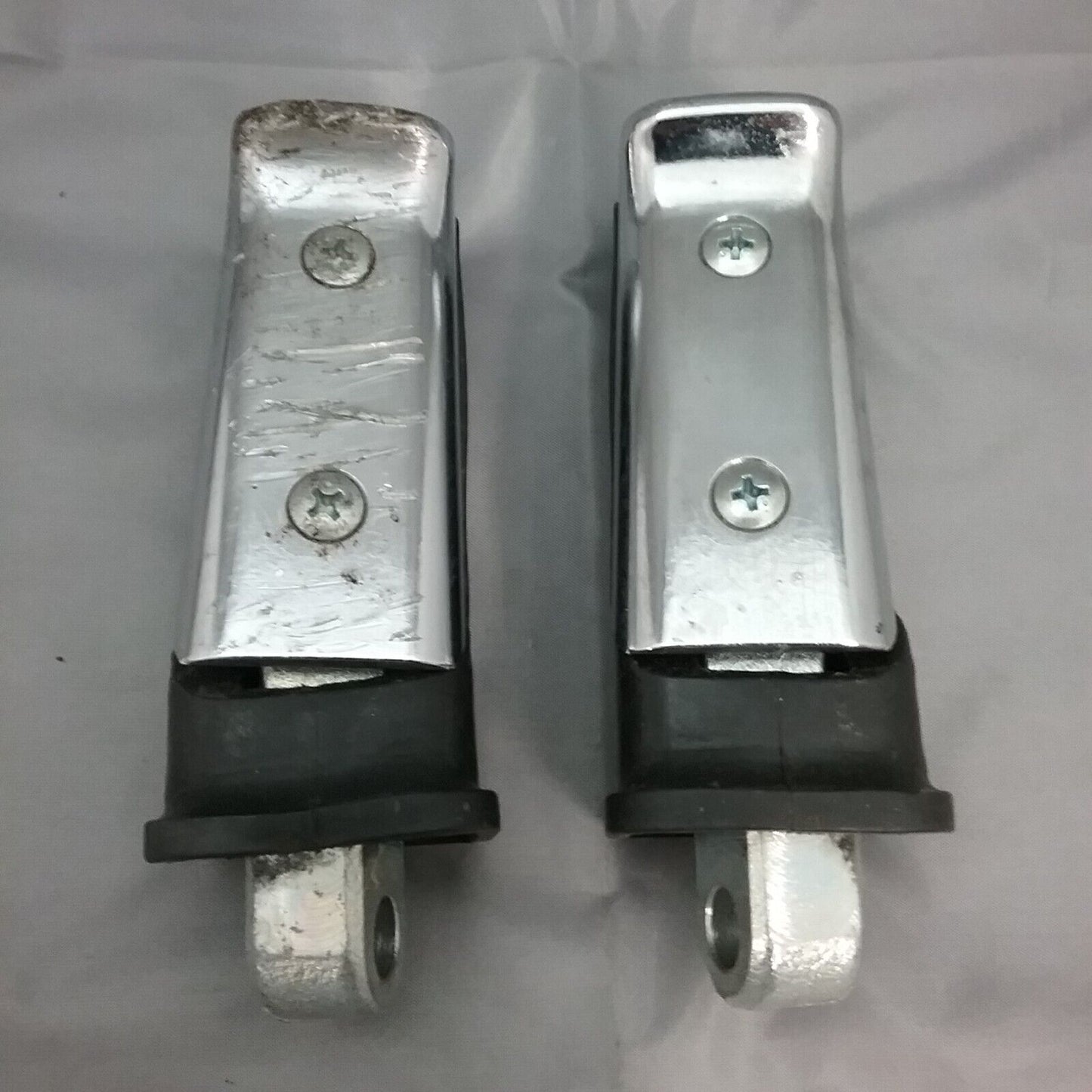 SUZUKI INTRUDER VS800 PESSANGER FOOT PEGS LEFT&RIGHT