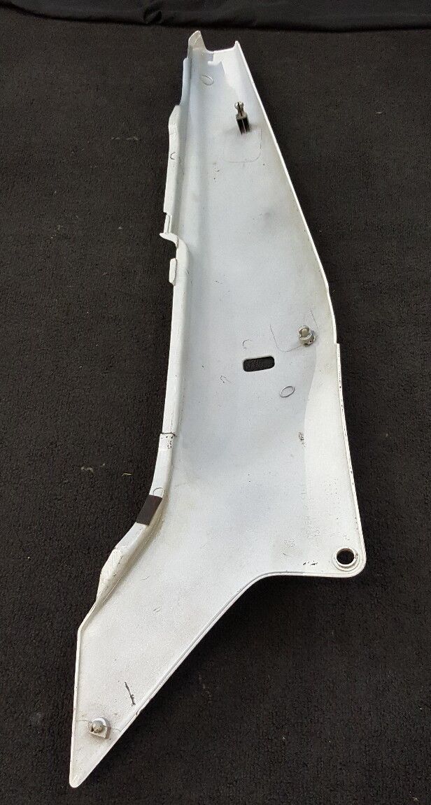 USED GENUINE HONDA 83710-K18-0100 Silver/White Rear Right Cowl CBR600F