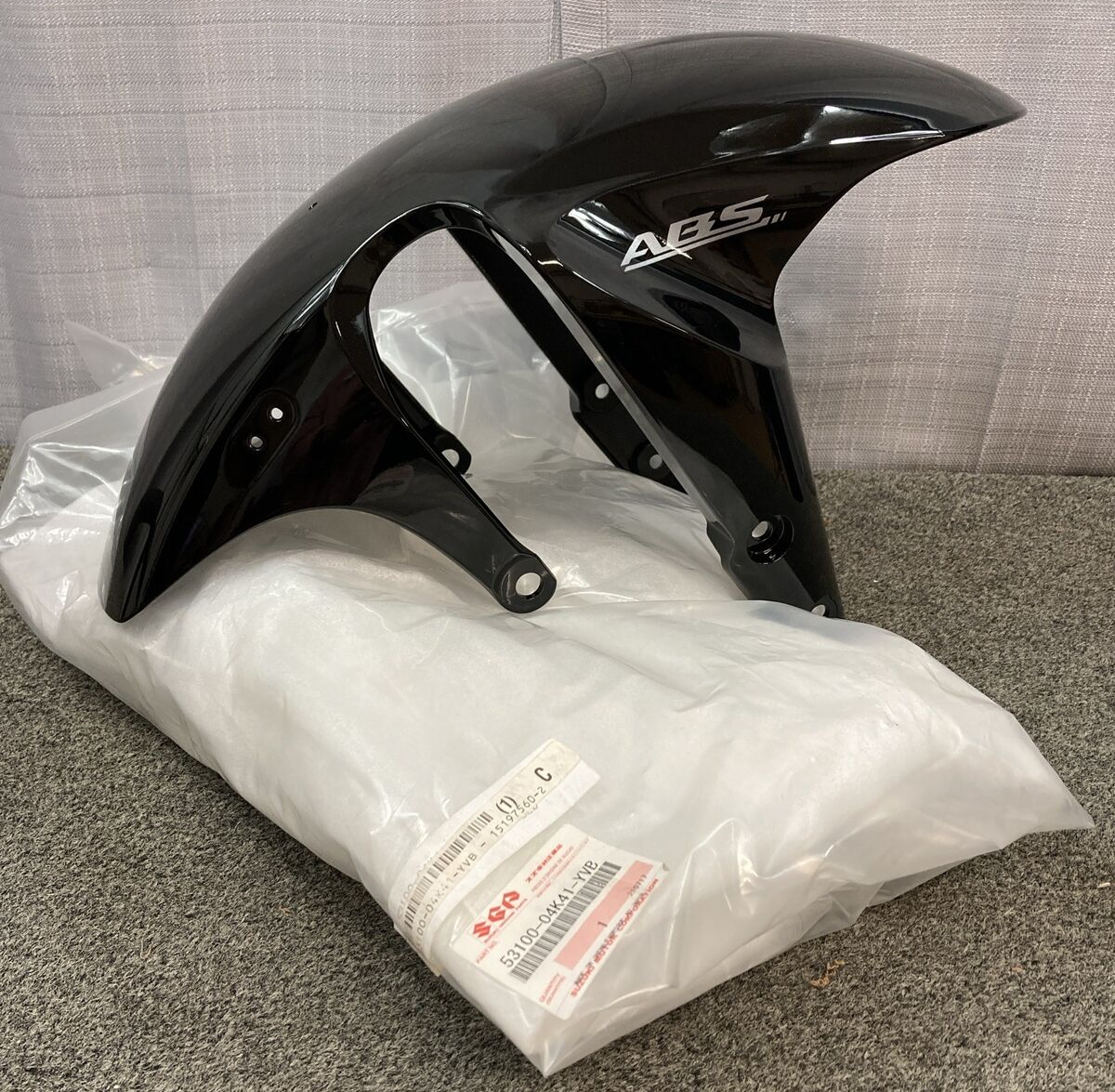 NEW GENUINE SUZUKI 53100-04K41-YVB Fender front (black)