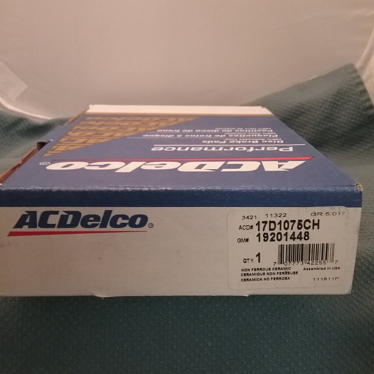 NEW ACDELCO 17D1075CH Ceramic Front Disc Brake Pad Kit GM 19201448