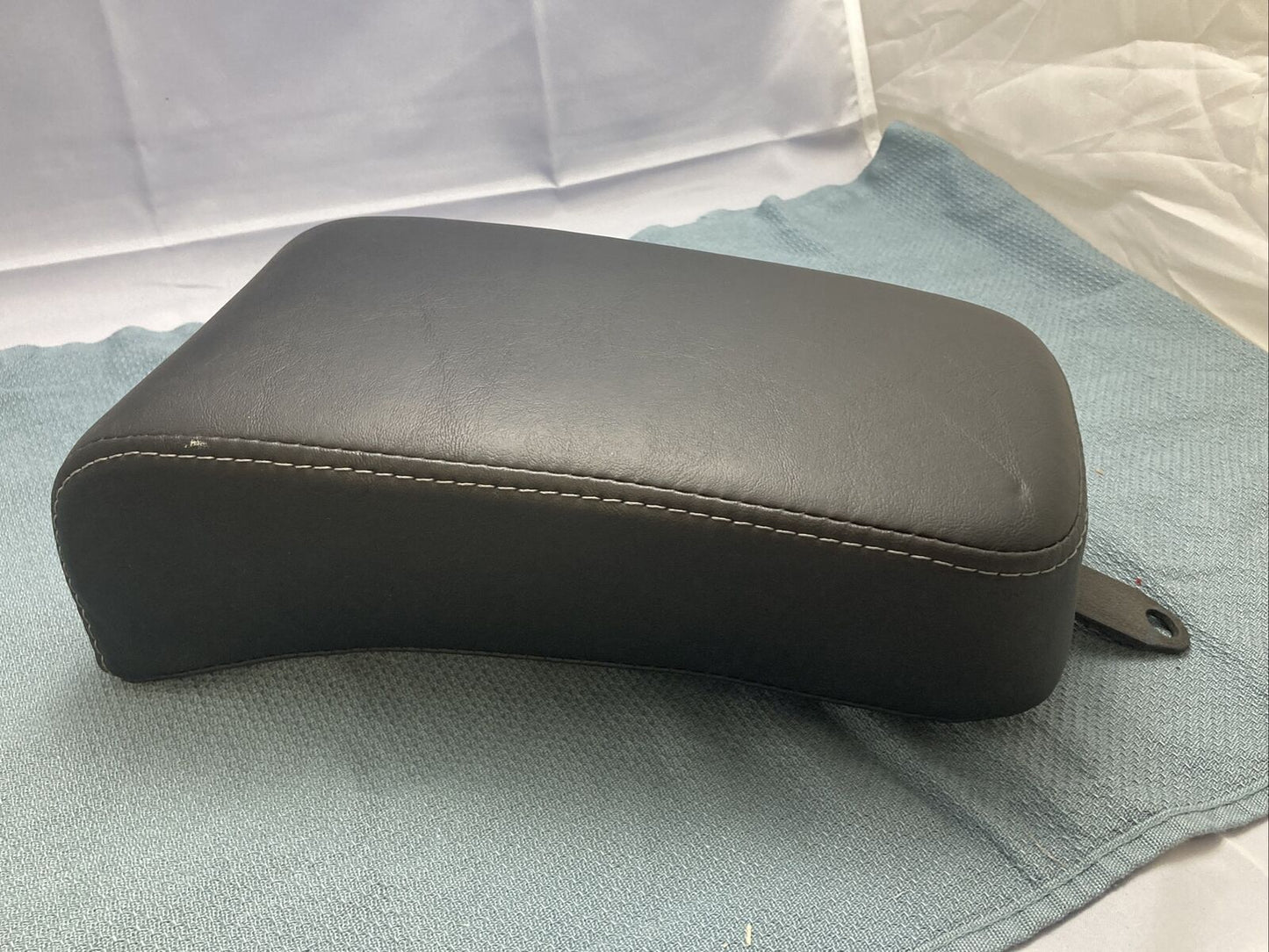 GENUINE HARLEY DAVIDSON P51504-10 REAR PASSENGER PILLION SEAT