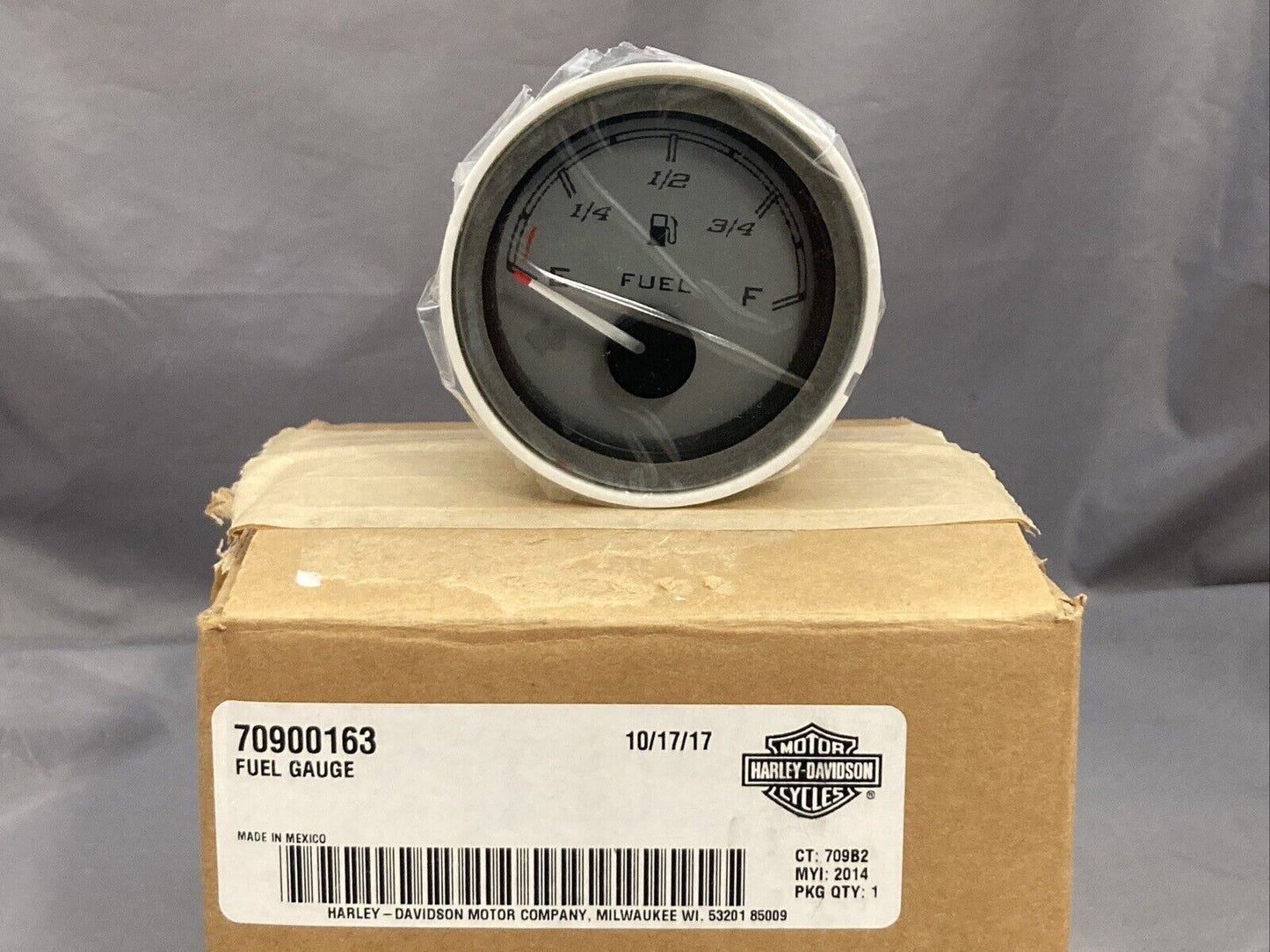 NEW GENUINE HARLEY DAVIDSON 70900163 FUEL GAUGE,SILVER