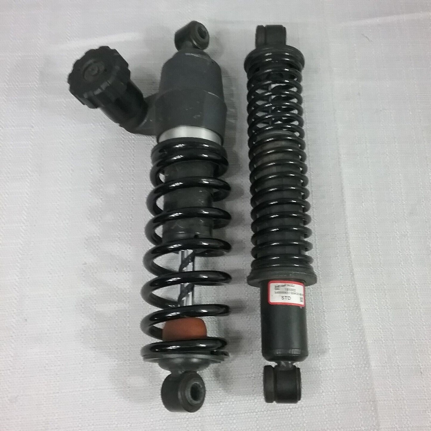 HARLEY DAVIDSON 54000093/54000094 13" Touring Adjustable Rear Shocks